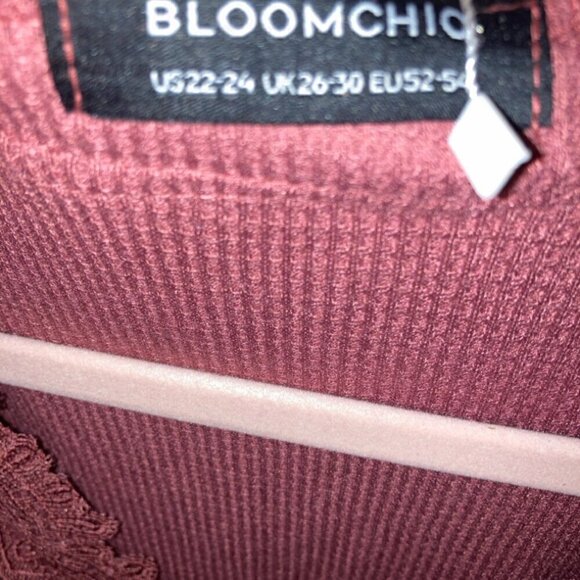 Bloomchic mauve texture wrap crocheted lace on wrap flap - Picture 3 of 3